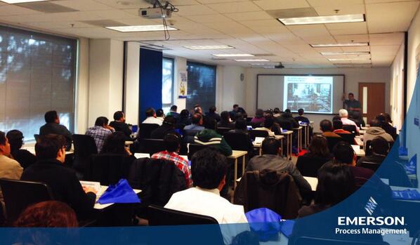 EMR_Auto_Latam's tweet image. Rob Train, impartiendo seminario de aplicación de Tecnología #SmartWireless en Proyectos. #Automation