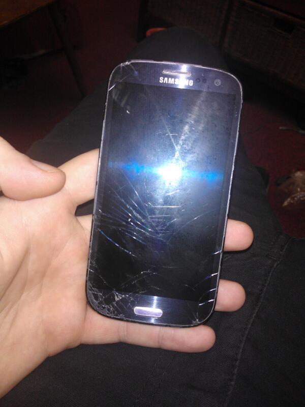 Ross_Dempsey's tweet photo. @SandmanSamer found this lump of shit in my sofa http://t.co/hCM848QWST