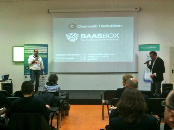 andreacreativo's tweet photo. Claudio Tesoriero al #CleanwebIT presenta @baasbox e spiega come usare la piattaforma di backend per #mobile http://t.co/JrwwrCcXwe