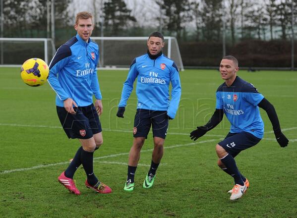 Arsenal's tweet photo. The @Arsenal squad were hard at work in training ahead of #AFCvFFC. Check out our pictures: http://t.co/2yMRTZLC0g http://t.co/gPD2luE70F