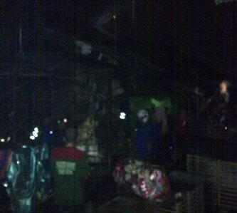 Foto terkini di Lokasi kebakaran ujung murung, api membakar 1 toko &amp; beruntung api cepat dipadamkan. #RK