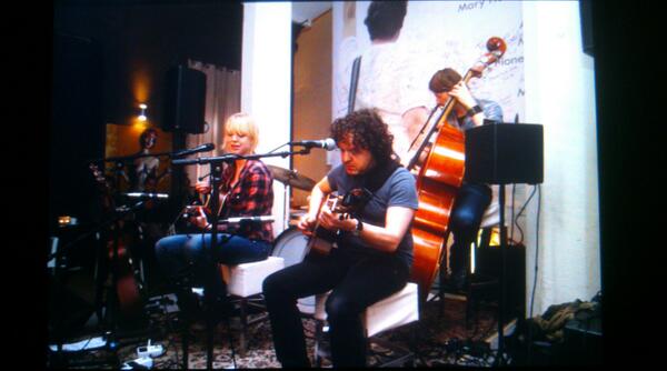 SiloSessions's tweet photo. @ingevancalkar live met band. Straks speelt Bruce James #ESNS14 http://t.co/vTTIZ4LZ2H
