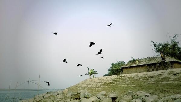 Chanchalcu's tweet photo. On the bank of Teesta river http://t.co/i8lE6TeyRi