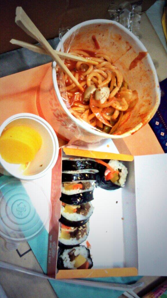 pigmung13's tweet photo. 맛잇는데..지저분 .. ?# 오늘 내 저녘-) http://t.co/DkUD4DYXkz
