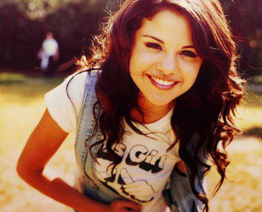 swaggessica's tweet photo. Selena fea? Eso ni vos te lo crees
Aunque la critiquen ella nunca secara esa hermosa sonrisa que tiene en el rostro. http://t.co/fDrSnhhxVg