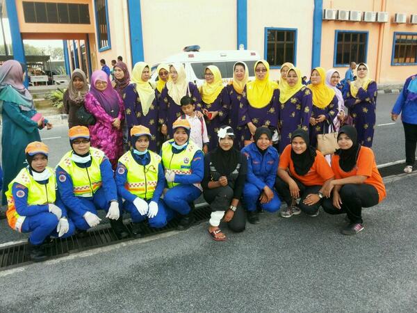 @JPAMtwiter  <a href="/JPAMPdgBesar/">JPAM Pdg Besar</a>  <a href="/JPAMArau/">APMArau</a>  <a href="/JPAMKangar/">JPAMKangar</a> Team Medic selepas selesai membuat persembahan lawatan Puspanita.