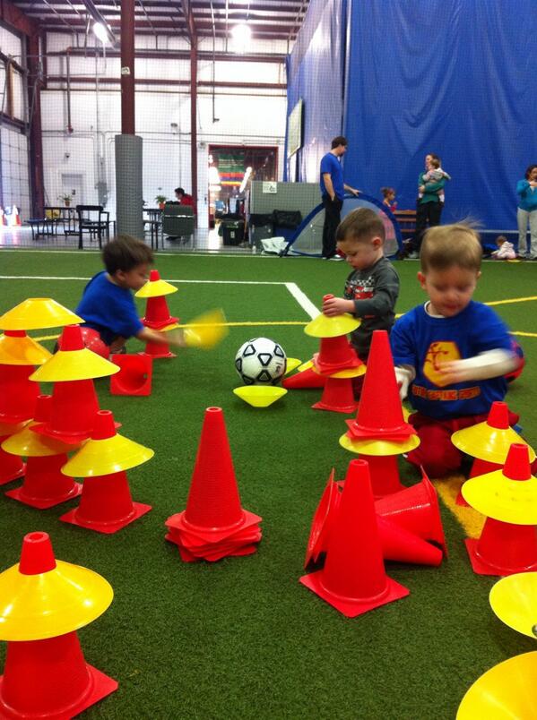 FCSofDIS's tweet photo. Just building some towers enjoying the day @ our child development class http://t.co/Z5ysmQrf5e