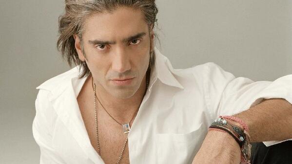 blakehummer's tweet photo. "@Cooperativa: Alejandro Fernández al Festival de Viña http://t.co/htNTEZgJJk http://t.co/Cct9OF5USr"