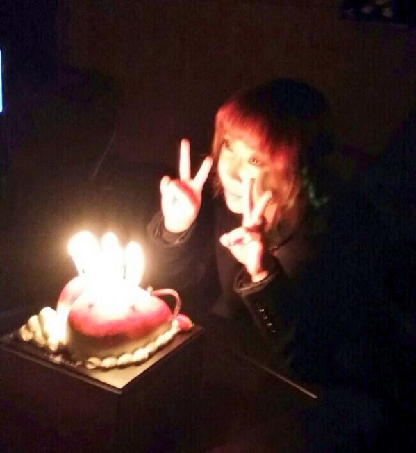 haroobomkum's tweet photo. 우리는 지금. 민지 생일 파티를 녹음 실에서~~~*^____^* 생일추카해~~~*\(^o^)/*울막내ㅋㅋㅋ http://t.co/vPfvkE74o1