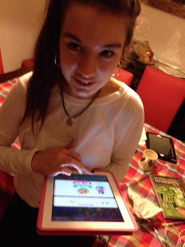 SeanGardner15's tweet photo. Candy Crush #kinwasteoftimeifyouaskthisoldfart http://t.co/cfMq05aG81