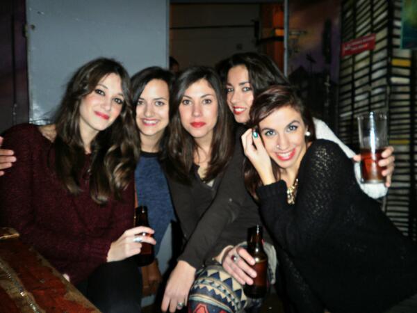 _RaquelGd_'s tweet photo. el equipo morro calentorro!!!! jajajajajajjajajaj @m_marina_ @elemaral @rakelss88 @AndreaPeinado93 http://t.co/QNT5bEddiS
