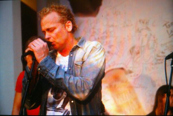 SiloSessions's tweet photo. Marcel Brood (met band) live. Remedies sluit vandaag af. Morgen beginnen we weer om 12.30 met Maarten van Praag. http://t.co/IDeQ8Hm6Hi
