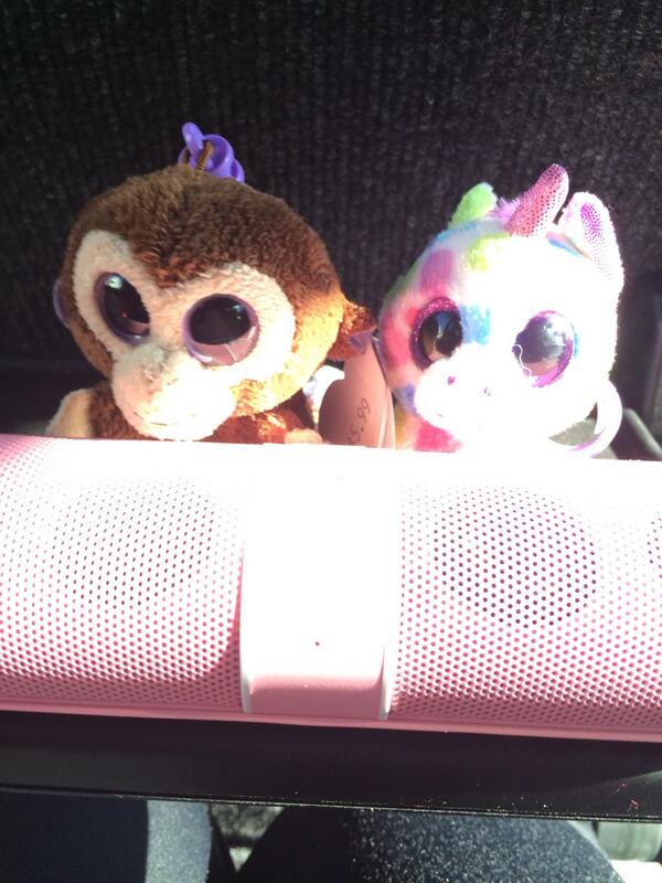 coconutsparkles's tweet photo. 🎧🎵🎼🎸 rocking out http://t.co/k4zXuwVxhv