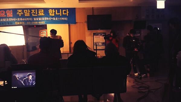 새벽 2시가 넘은 시간. 불금에도 #따말 스탭들과 연기자는 불철주야 열촬중. 우리에게 #따뜻한말한마디 가 필요해요~^^ 새벽 늦게까지 고생하고 있는 우리 #따말 스탭들과 배우분들이 최고! 입니다♡♥