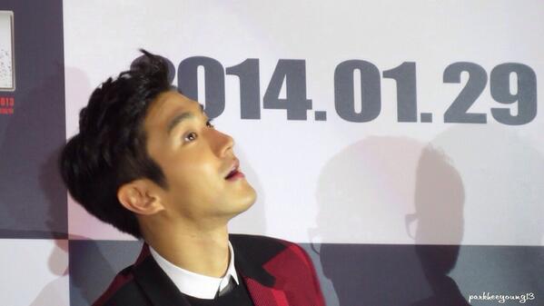 Cryswonpa407's tweet photo. #SIWON 6 at police storyed carpet 140117 http://t.co/jigxSV51JY