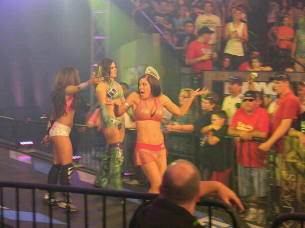 AlluringFaker's tweet image. Yelling at Madison.