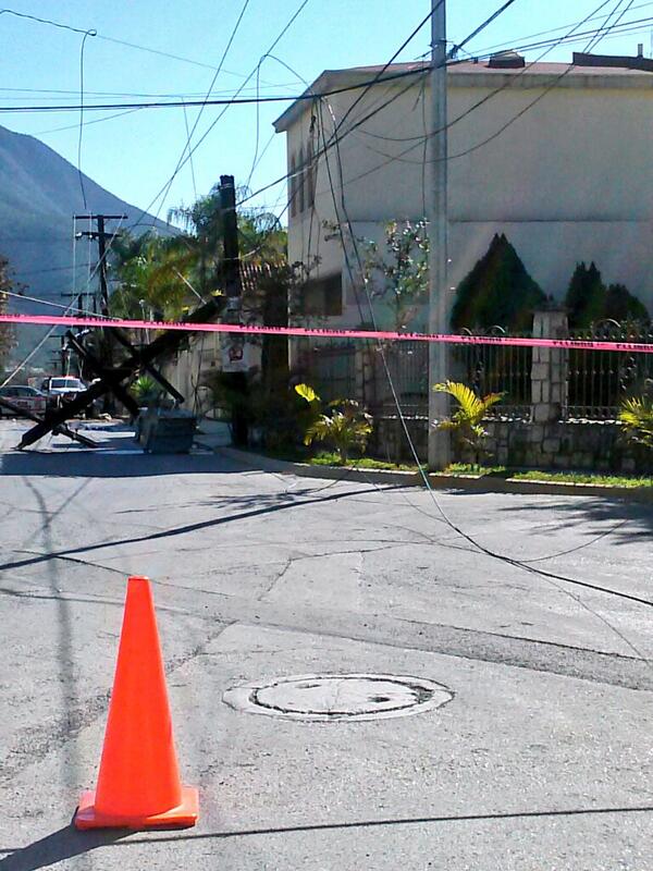 RT <a href="/seyereuqirne/">Enrique G Reyes</a>: @UgoRuizAlcalde, zona colorines practicamente incomunicada, caos total, hay que  hacer algo,