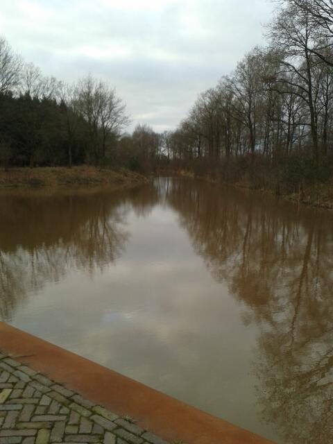Buinerstee's tweet photo. @CittaslowBO  bijeenkomst gezellig! Mooi haventje in Eesergroen vlakbij @LucysInn . Laat het voorjaar maar komen! http://t.co/E29oUe2Xed