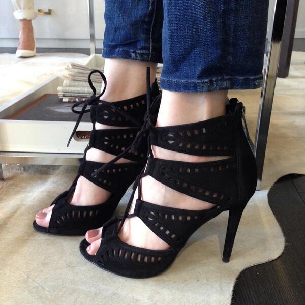 LyndaontheHud's tweet image. These are it! Wow! @thezoereport: The perfect way to dress up your favorite skinnies #zoereporter #onanotherlevel