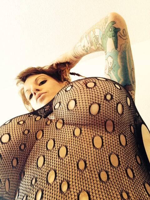 #FF Me :) http://t.co/sgPQsAMjTO #underboob #hugetits #boobs @ink_adict @FapMaterial @kinkynastysex @SexxiEyezz<a href="/tag/ff"class="tags">#FF</a><a href="/tag/underboob"class="tags">#underboob</a><a href="/tag/hugetits"class="tags">#hugetits</a><a href="/tag/boobs"class="tags"><span>#boobs</span></a>
