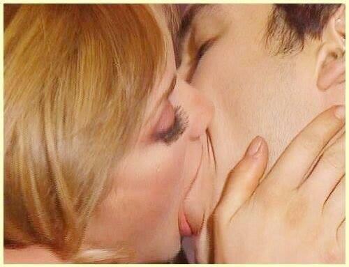 anahisueno's tweet photo. Porque beijo tecnico é tudo! Anahi e Poncho, Deus ta vendo! #Rebelde100 http://t.co/kWICQhWZRv