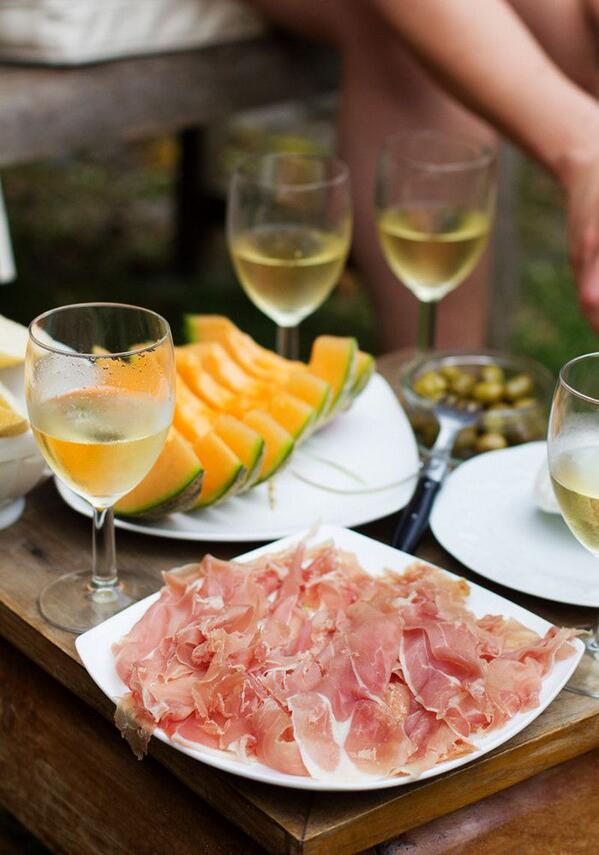 Para relajarnos este viernes con #vinomexicano