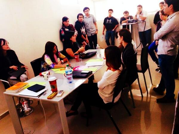 punksolutions's tweet photo. #ViernesPunk en las oficinas con grandes planes para #DesayunandoIdeas y #PunkWorkshops. http://t.co/ZdgQcqiEP1