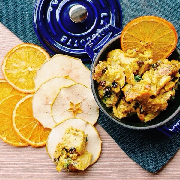simpleandcrisp's tweet image. Dreaming of dinner... Chicken curry scooped onto S&amp;amp;C Orange &amp;amp; Apple! #simpleresolutions goo.gl/tEKXbQ