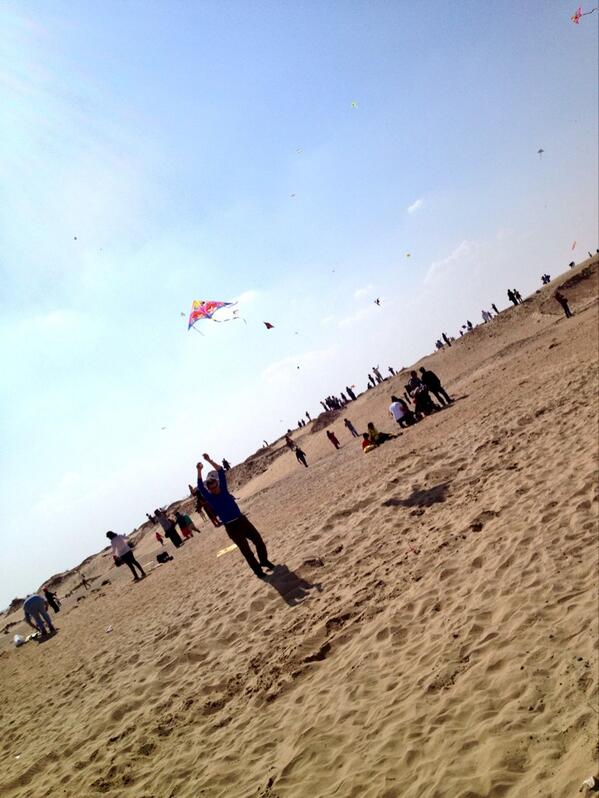 MashtaS's tweet photo. #kite_festival #dubai http://t.co/mEQCsr7GqY