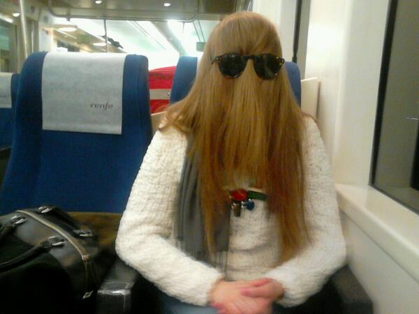 rebecagarciaa's tweet photo. Pues que me he encontrado un chiguaca en el tren http://t.co/7VUhgQFJdl