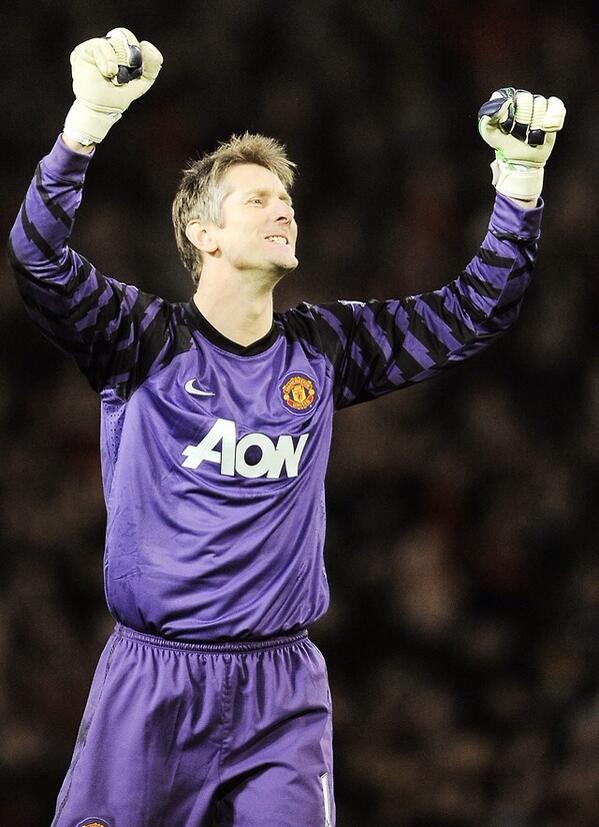 FootyinPhotos's tweet photo. Edwin Van der Sar [@YAGhunaim89] http://t.co/qsfsZoy7AI