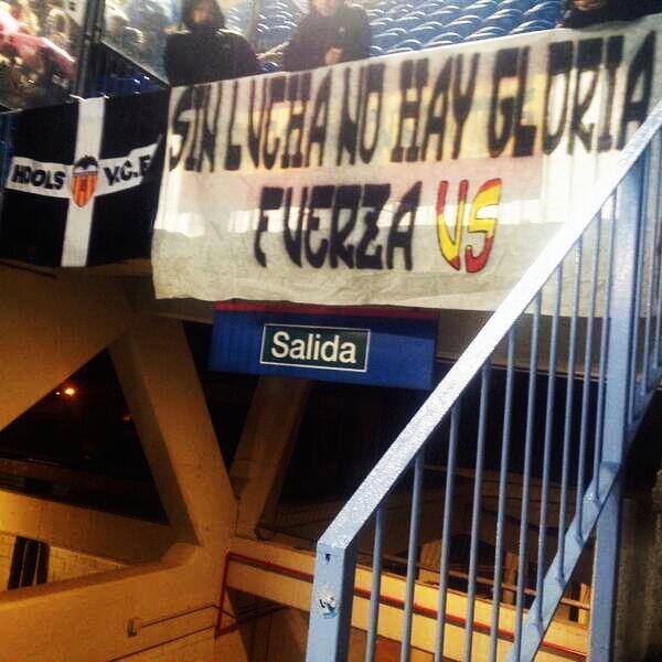 dalecavesermcf's tweet photo. Sin lucha no hay gloria. Ultras VCF muestran su apoyo a Ultras Sur ante la represión sufrida. http://t.co/LvvkN8kKuQ