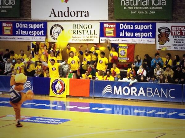 Avui el @riverandorramb estrena penya. Benvinguts Tricolors! I triomf 82-71 davant el Clavijo. #somhiandorra