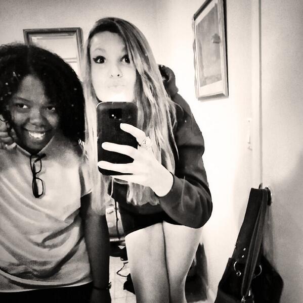 cstreets90's tweet image. U gotta get low to get a picture with her😂😂😂 #sheshort #modelstatus #friends #crazy #fun