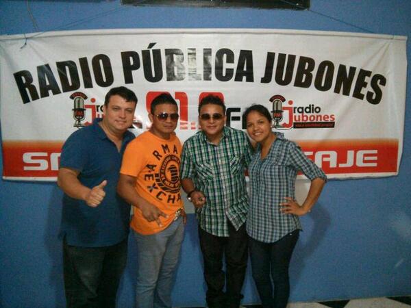 radiojubones's tweet photo. Con los chicos de @AlcatrazCompany disfrutando de una amena entrevista, suerte chicos.., gran talento..! http://t.co/Q1ymYqcz6Q