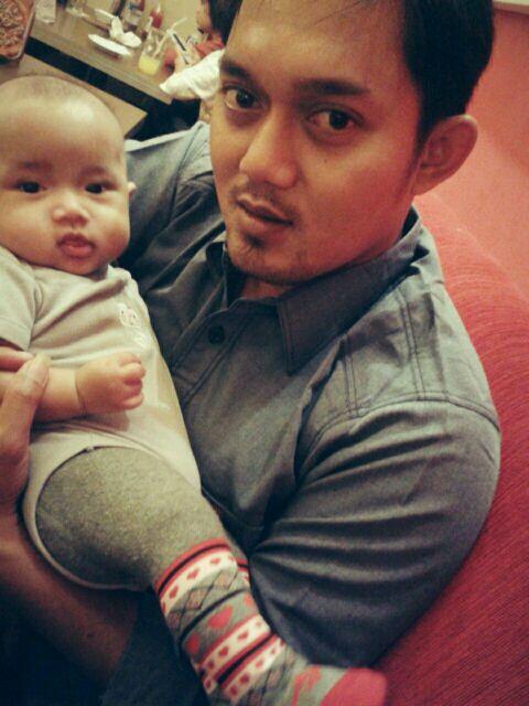 initarii's tweet photo. Smua bilang niii bocah mirip @fahriandita .. nda ga dibagiii.. ihhhhh http://t.co/hMdB4B9Ota