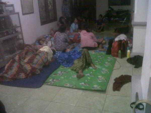 td mlm juga ada yg mengungsi ke greja Kharis :(