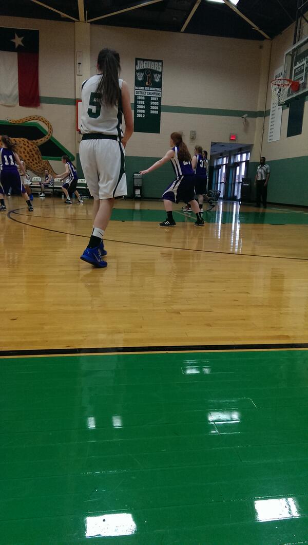 Hunter13Coleman's tweet image. Sick photo of Lady Jags basketball game #COURTSIDE #LAYUPS #BALLISLIFE