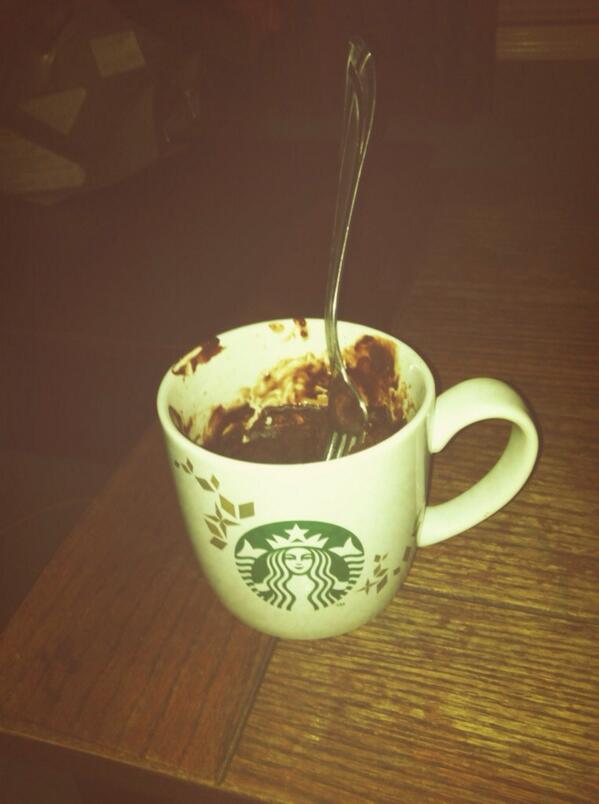 _zoelawrence's tweet photo. Brownie in a mug💁 @maddi_talley http://t.co/W1YwBhhOkq