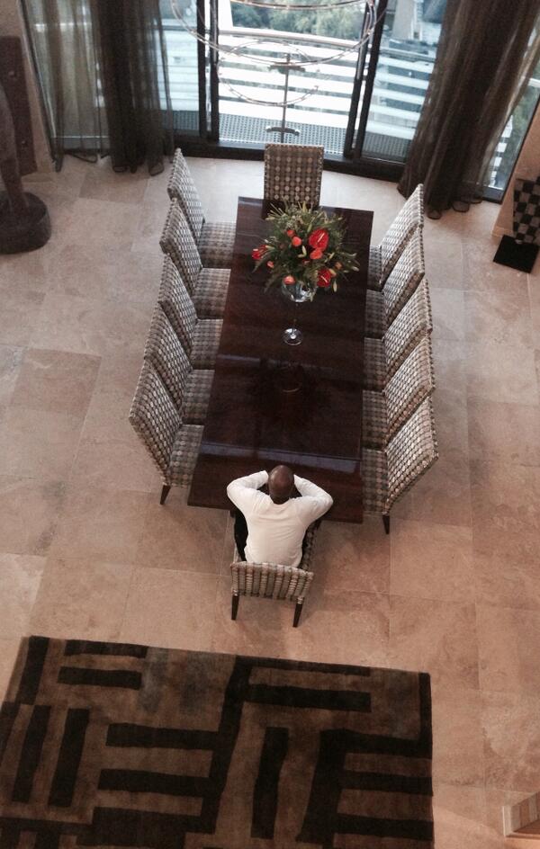 FloydMayweather's tweet image. Red carpet treatment in South Africa. A 3 floor Presidential Suite with over 12,000 square feet…