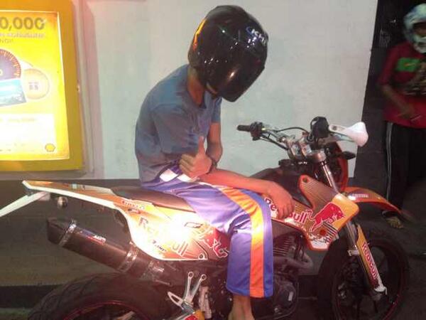 Khalishhhhhh_'s tweet photo. lai lai xD wkwkwkwke http://t.co/DGR0OJnFEm