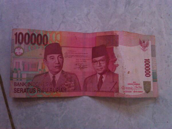 VevenPW's tweet photo. Ngness poll?dompet makin kurus? http://t.co/IKZEEMJhue