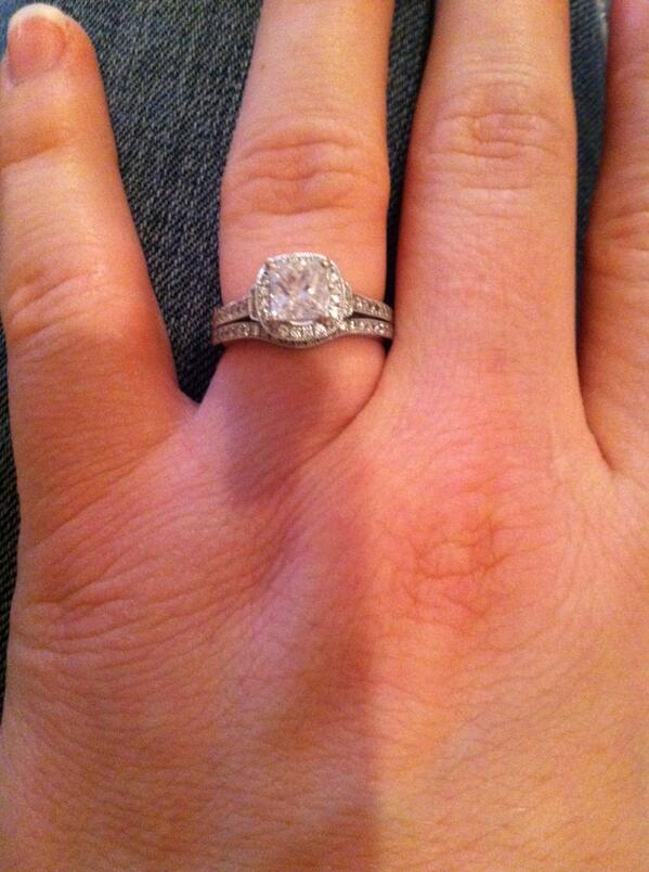 AllyssaKeefer's tweet photo. #BrideDay http://t.co/HLYW1KaOta