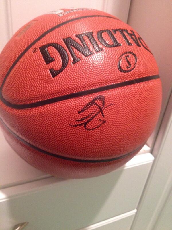 anthony132435's tweet image. I freaking love Jamal #signedball #inspiration #bestcrossoverinthegame @JCrossover