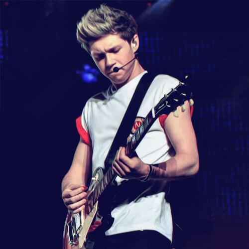 5SOSLukeee's tweet image. I also want this lad in my bed.