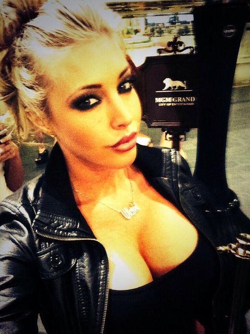 Well that was an epic fail! Highly disappointed in @HakkasanLV 😥 sad #SamanthaSaint http://t.co/xniR<a href="/tag/samanthasaint"class="tags"><span>#samanthasaint</span></a>