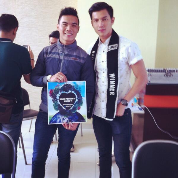 HiLoPKU's tweet photo. Wah keren! #PekanbaruHijau @HiLo "@roy_zebua: Lmen goes to school with @albernsultan &amp; @LMen  @HiLoPKU di dharmayuda http://t.co/6vl6TQNyBS