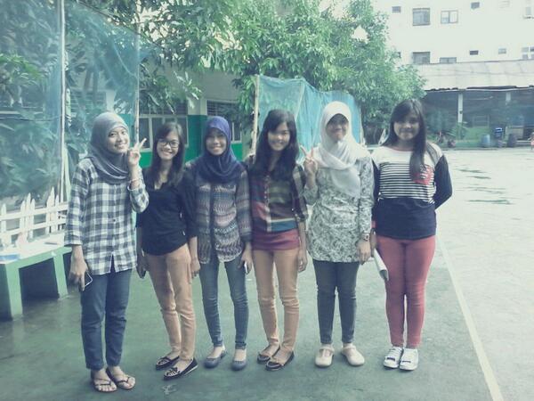 srimareta's tweet image. "@sitilutviah: #minggu #PM @Nunggnc @siskaSL @srimareta @sitilutviah17 #imah @ulfa_phaul :) http://t.co/TNdqVFu5PZ"