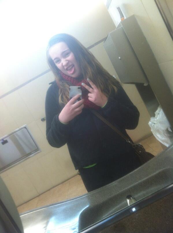 positivitypear's tweet image. “@tinyclowd: QUOTE THIS W A SELIE I WANT 2 SEE UR CUTE FACES” having fun at walmart :+)