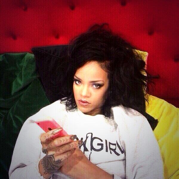 BabePosts's tweet photo. when your parents barge into your room http://t.co/OtzPU469St